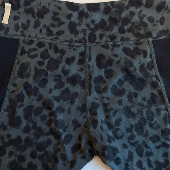 Zella Girl (Nordstrom brand) Luminous Pocket "Grey Urban Cheetah" Leggings - Picture 10 of 10